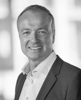 iwp-trainer-andreas-kuhn_277x341