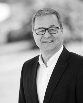 iwp-trainer-dirk-schlotthauer_277x341